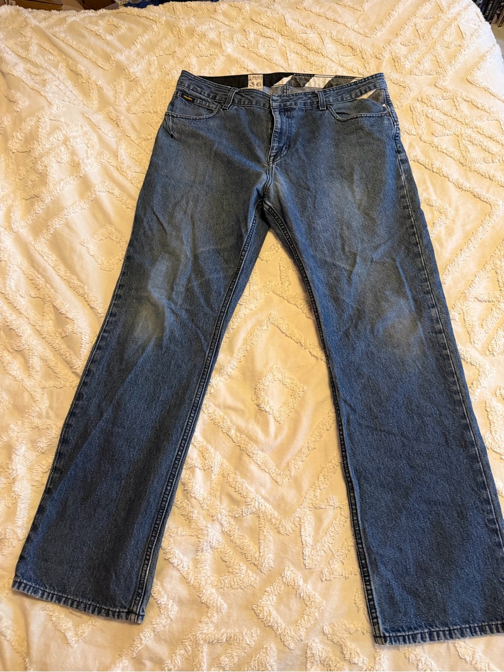 Vintage Y2K Volcom Men's Straight Leg Denim Jeans in Blue Wash